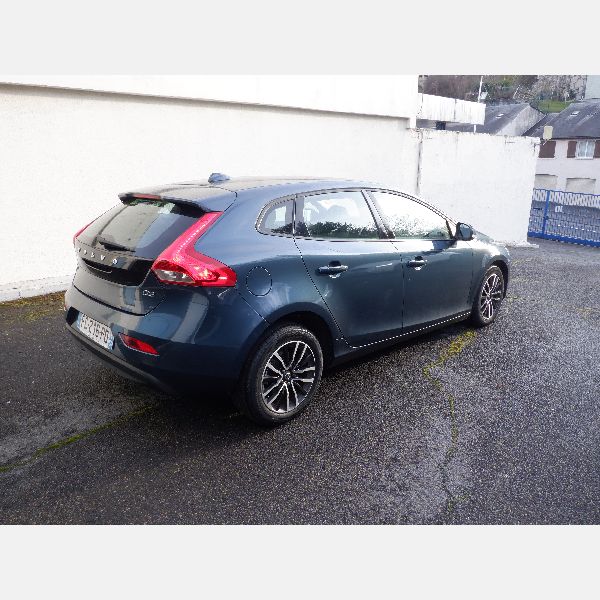 Volvo V40 D2 120CH MOMENTUM - 13000